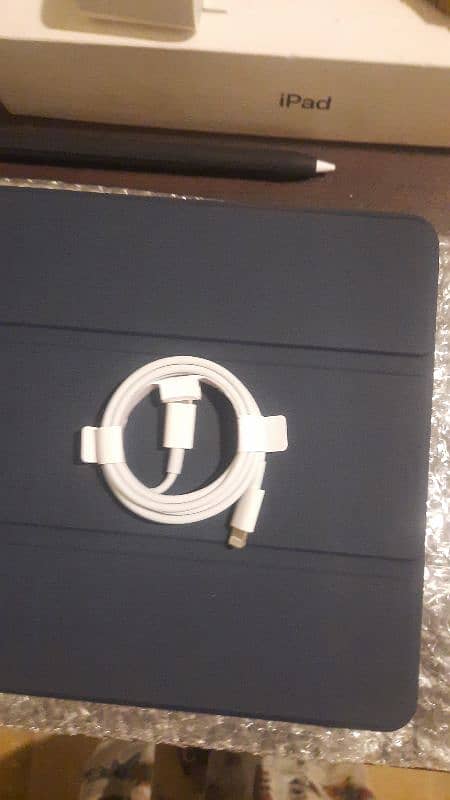 IPAD 8TH GEN 32 GB bypass. selling urgently. 2