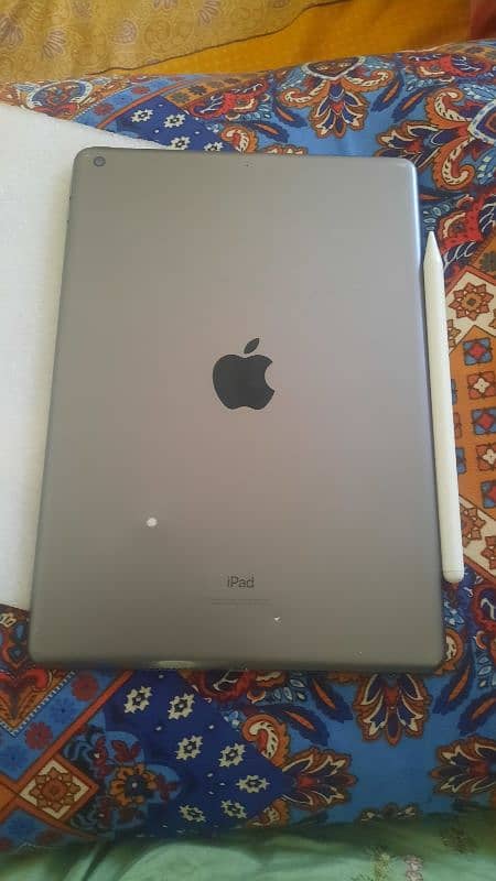 IPAD 8TH GEN 32 GB bypass. selling urgently. 4