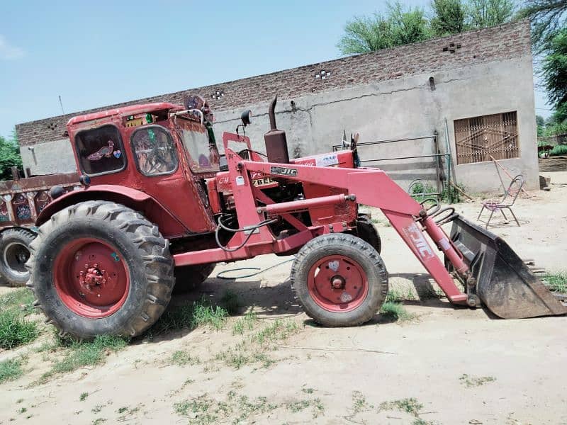 Russi tractor with new bucket 0