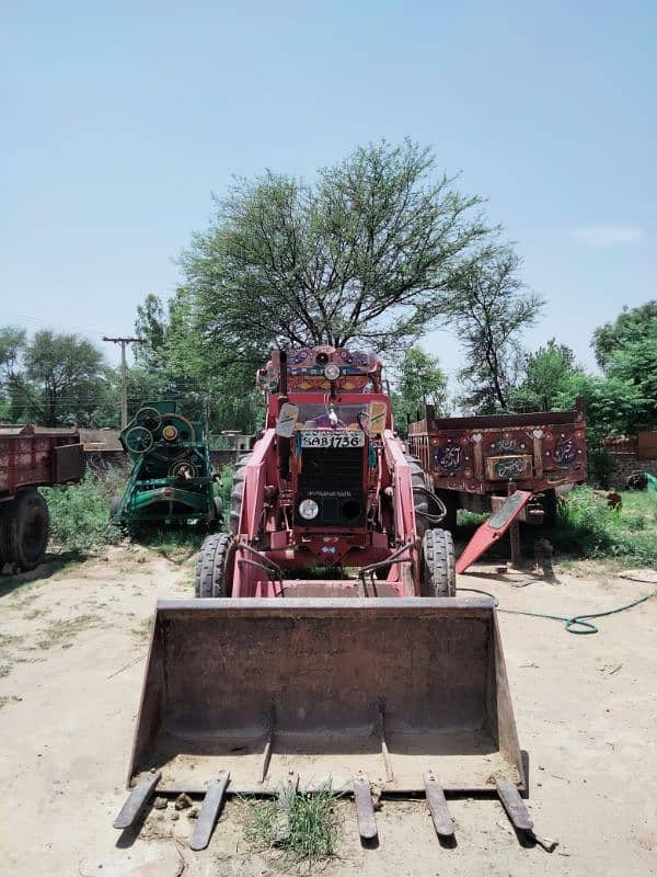 Russi tractor with new bucket 1