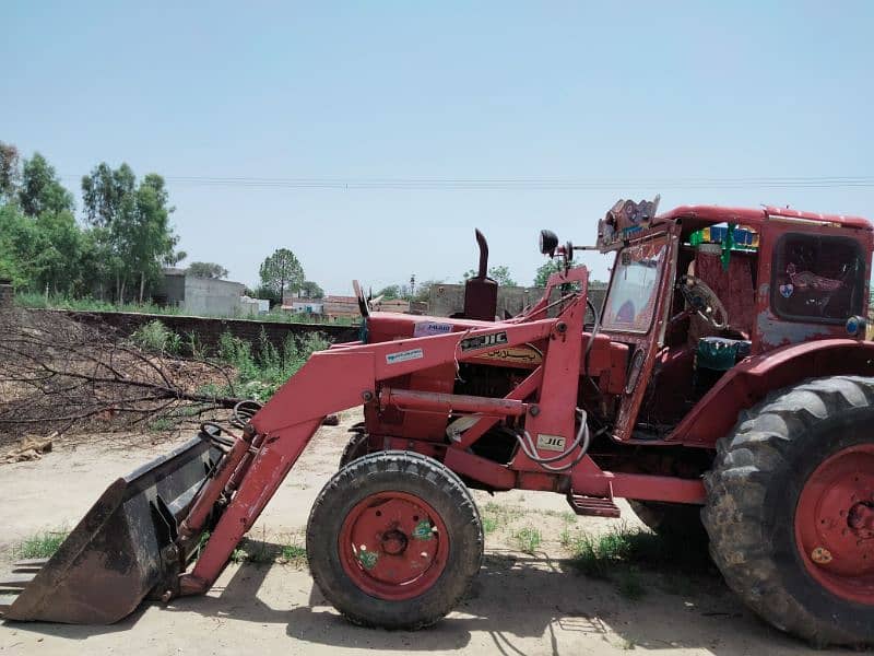 Russi tractor with new bucket 2