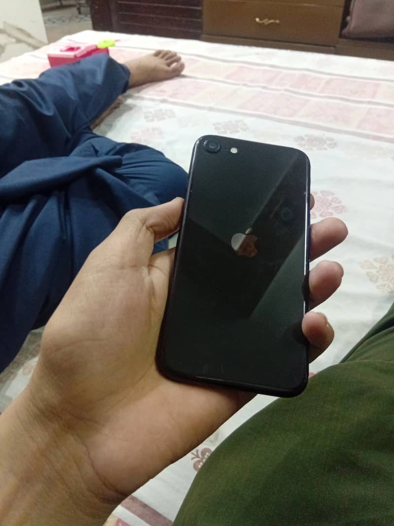 iPhone SE 2020 3