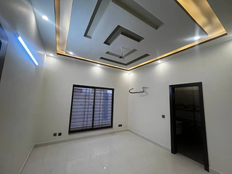 272sq yd Ready to Move Villa in Precinct-1 0.5km from main entrance. A-One Construction Standard 5Bed Drawing Dining Lounge 1