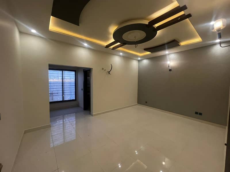272sq yd Ready to Move Villa in Precinct-1 0.5km from main entrance. A-One Construction Standard 5Bed Drawing Dining Lounge 4