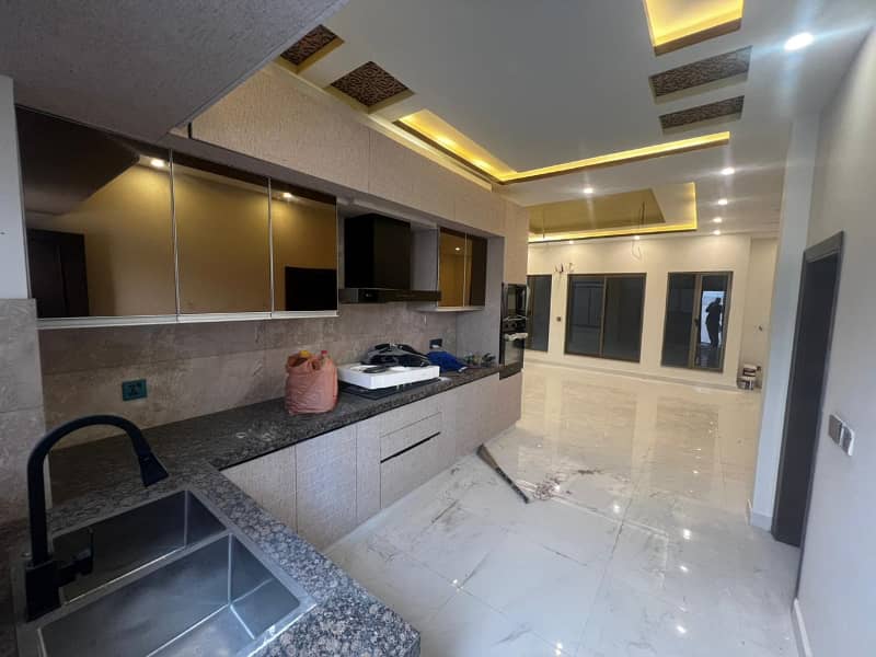 272sq yd Ready to Move Villa in Precinct-1 0.5km from main entrance. A-One Construction Standard 5Bed Drawing Dining Lounge 10