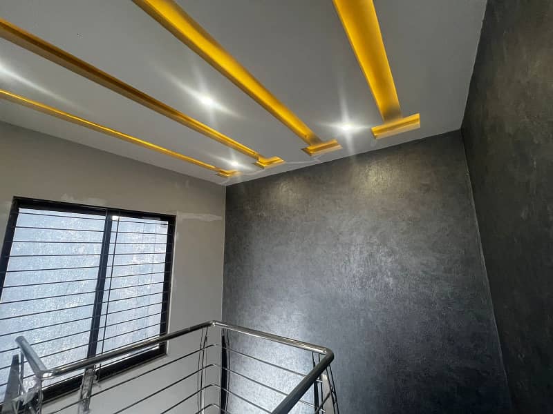 272sq yd Ready to Move Villa in Precinct-1 0.5km from main entrance. A-One Construction Standard 5Bed Drawing Dining Lounge 13