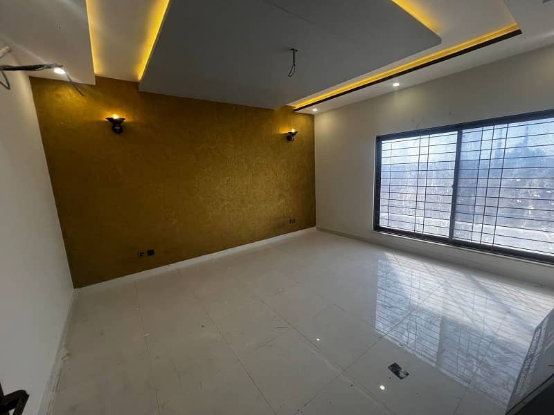 272sq yd Ready to Move Villa in Precinct-1 0.5km from main entrance. A-One Construction Standard 5Bed Drawing Dining Lounge 15