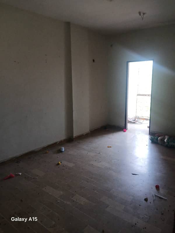 Flat For Rent. 3 bed DD. Road Facing. Johar-Mor KHI 1