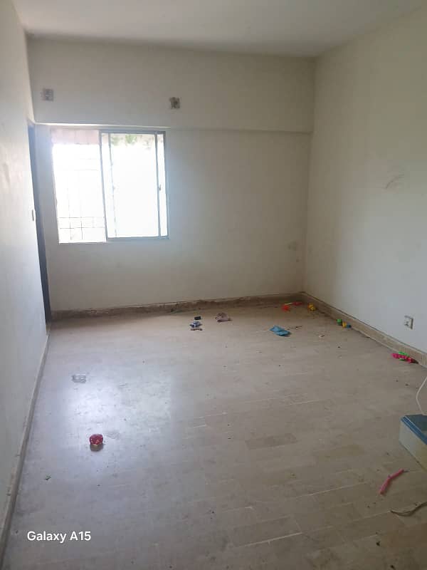 Flat For Rent. 3 bed DD. Road Facing. Johar-Mor KHI 2
