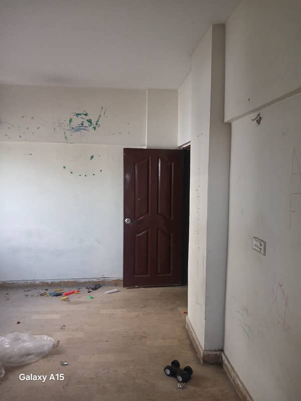 Flat For Rent. 3 bed DD. Road Facing. Johar-Mor KHI 4