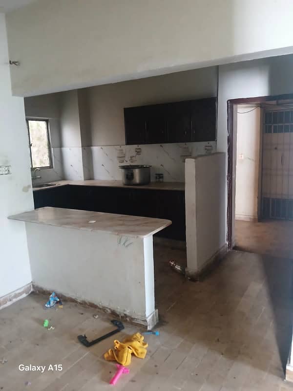 Flat For Rent. 3 bed DD. Road Facing. Johar-Mor KHI 9