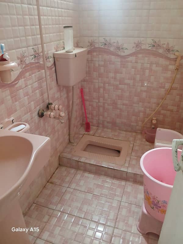 Flat For Rent. 3 bed DD. Road Facing. Johar-Mor KHI 10