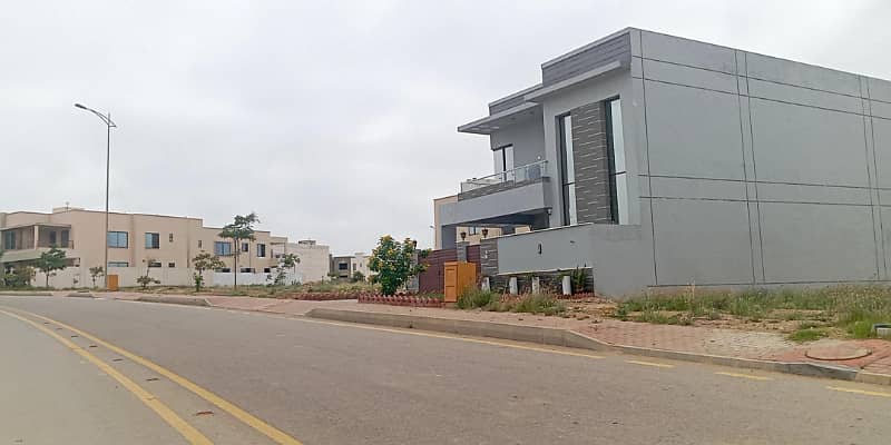 250sq yd plot in Precicnt-8 FOR SALE. Most developing precicnt of BTK near Bahria Heights and Grand Mosque 17