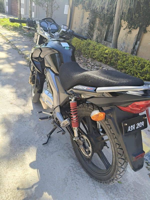 Suzuki GSX-R 125cc in lush condition 7