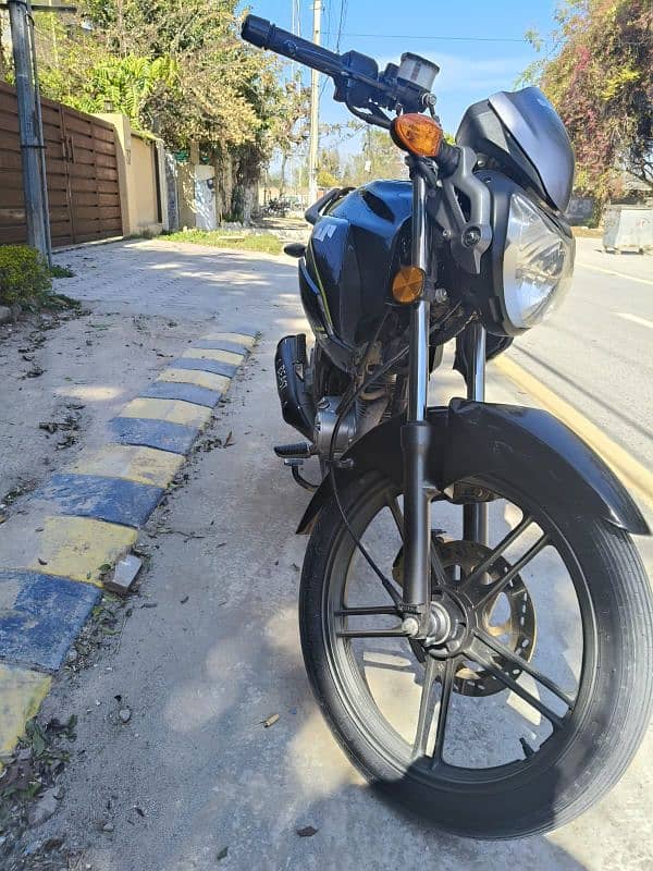 Suzuki GSX-R 125cc in lush condition 8