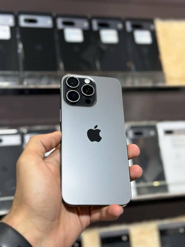 iPhone 15 Pro Max  JV 0 Cycles Count 1