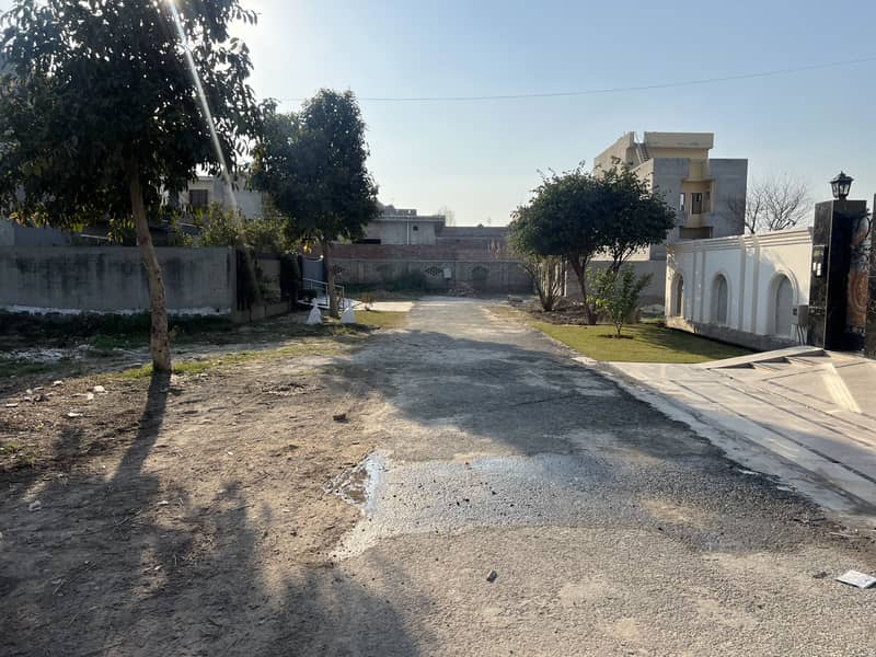 Spanish House For Sale On Best Location With All Facalities 13