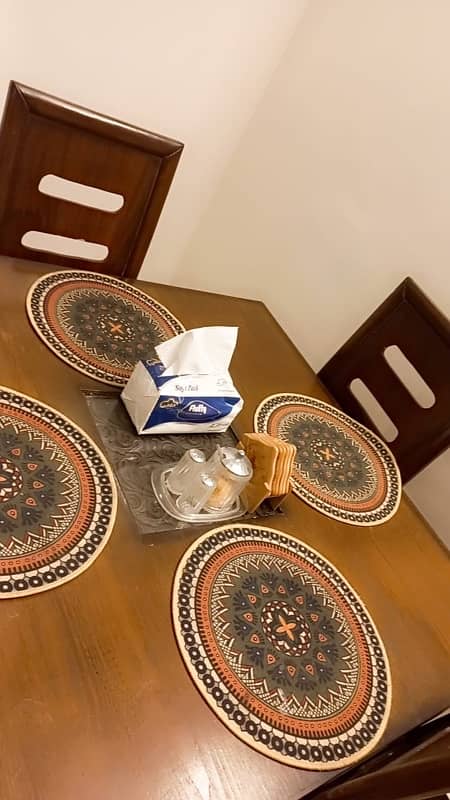 dining table almost new 0