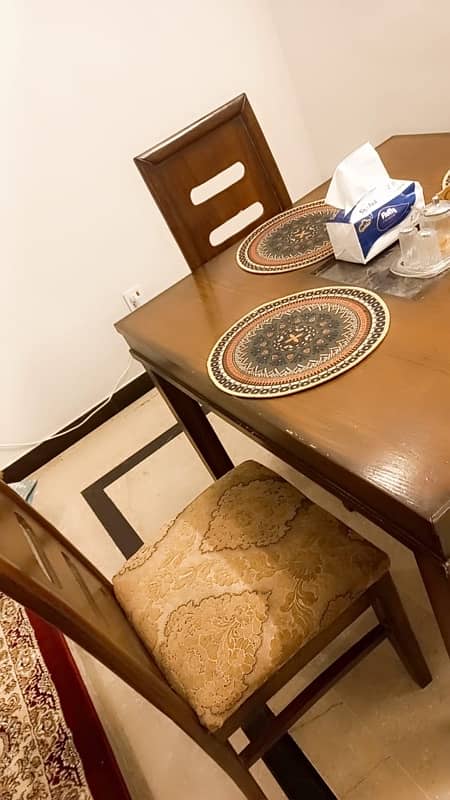 dining table almost new 1