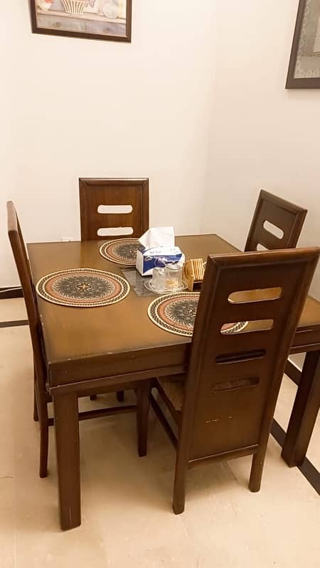 dining table almost new 2