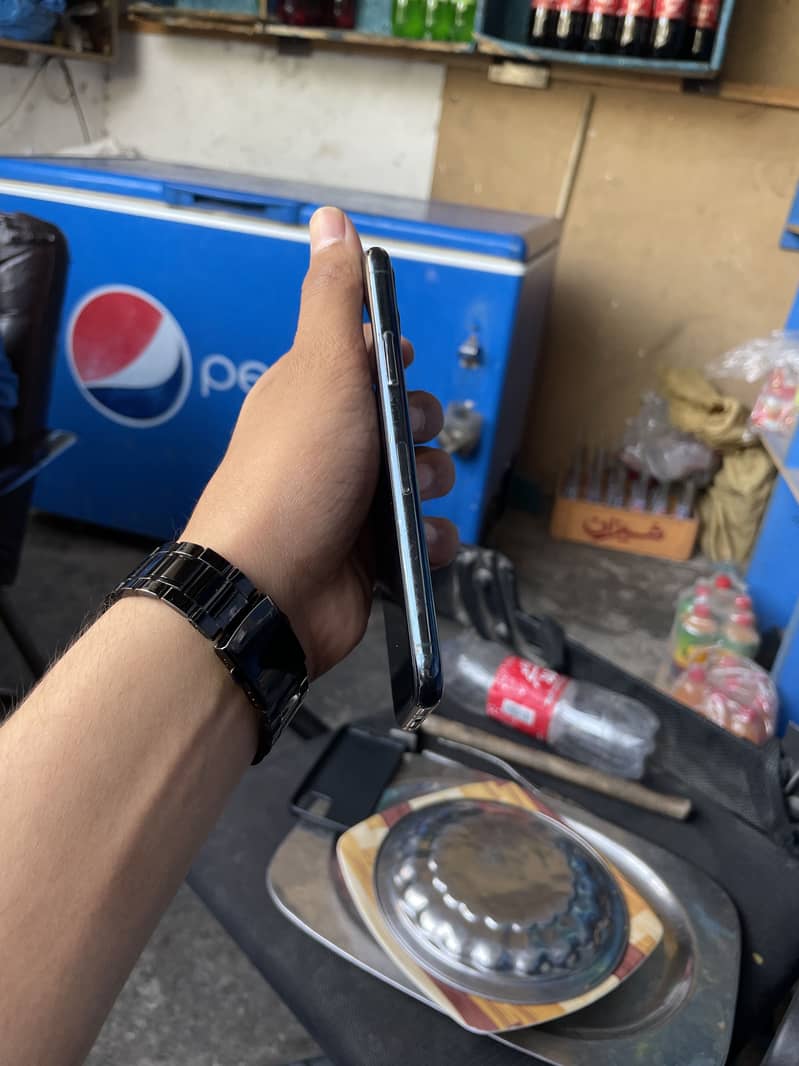 iPhone 11 Pro factory unlock waterpack 4