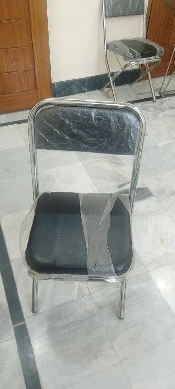 glass table and 4 chairs 4