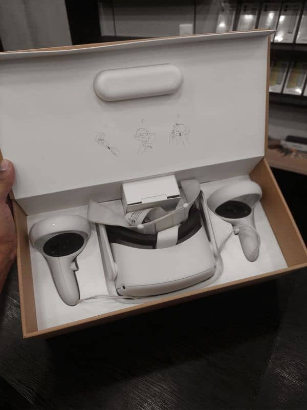 OCULUS QUEST 2 (256GB) - LIKE NEW! COMPLETE BOX & ACCESSORIES 1