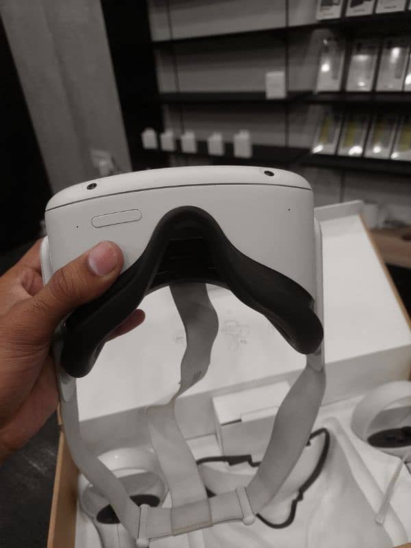 OCULUS QUEST 2 (256GB) - LIKE NEW! COMPLETE BOX & ACCESSORIES 4