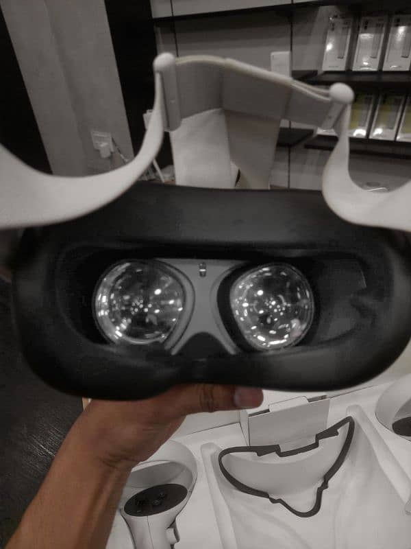 OCULUS QUEST 2 (256GB) - LIKE NEW! COMPLETE BOX & ACCESSORIES 5