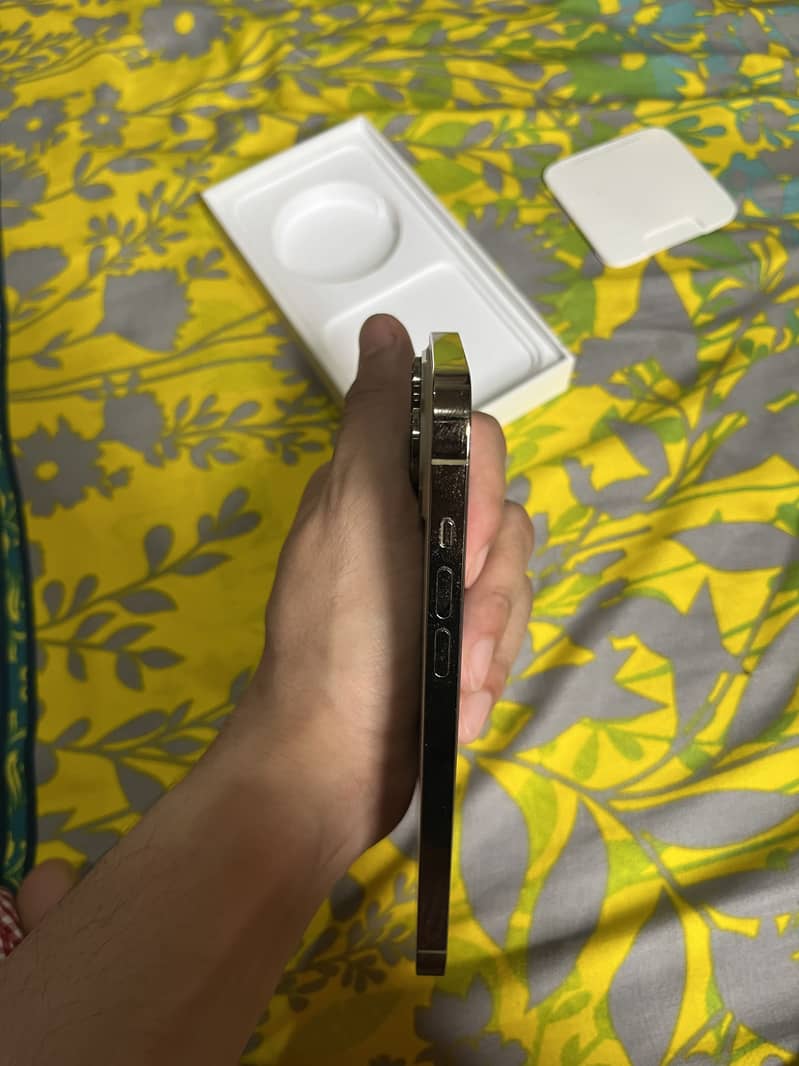 Iphone 14 pro max 4