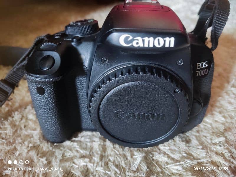 DSLR CANON 700D LUSH CONDITION COMPLETE ACCESSORY 1