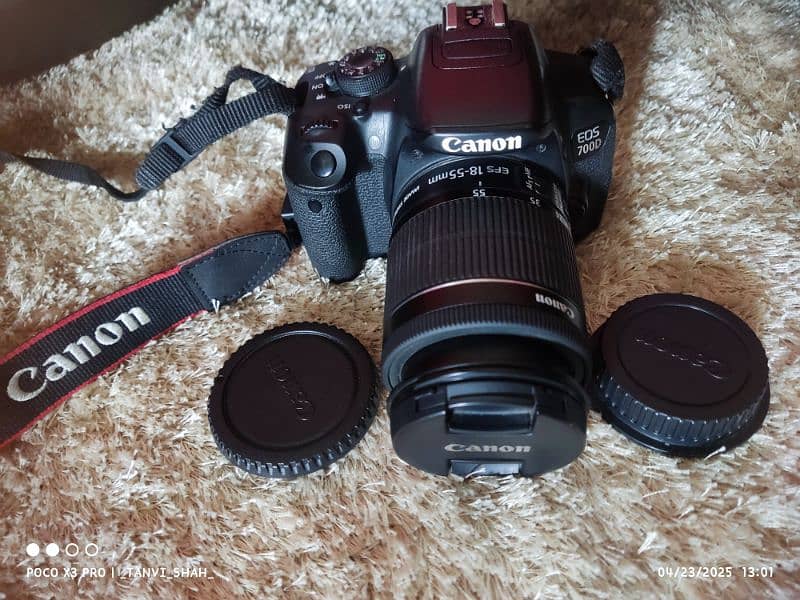 DSLR CANON 700D LUSH CONDITION COMPLETE ACCESSORY 2