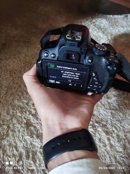 DSLR CANON 700D LUSH CONDITION COMPLETE ACCESSORY 5