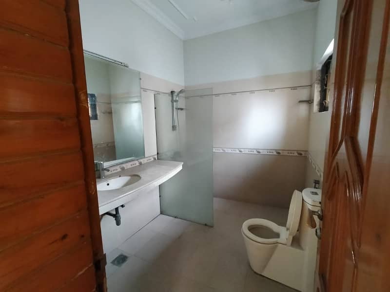 25-Marla Well-Designed Lower Portion For Rent 2 Bedrooms With Attached Baths, Drawing &Amp;Amp; Dining, Kitchen &Amp;Amp; Store In A Prime DHA Phase 4 Location 5