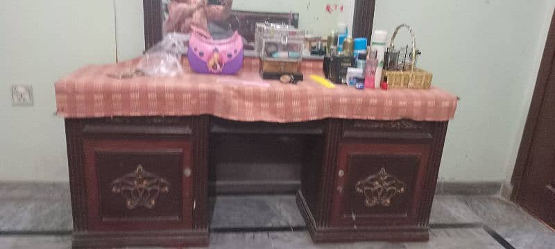 dressing table 0