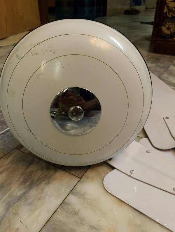 Celling fan almost new hi hai 0