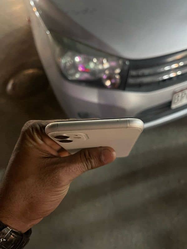 iPhone 11 4