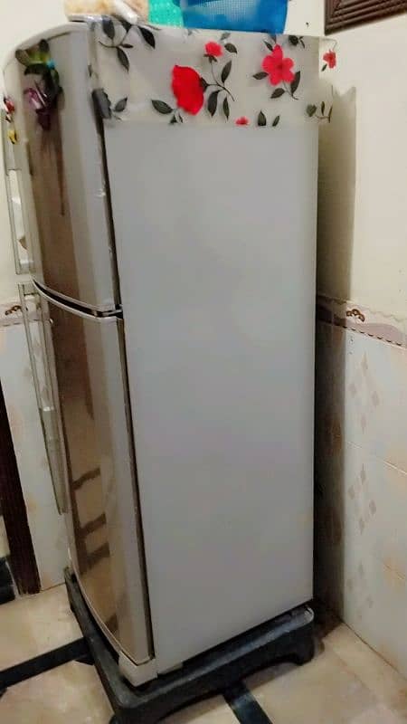 Big Size Dawnlanc Refrigerator Excellent Condition 3