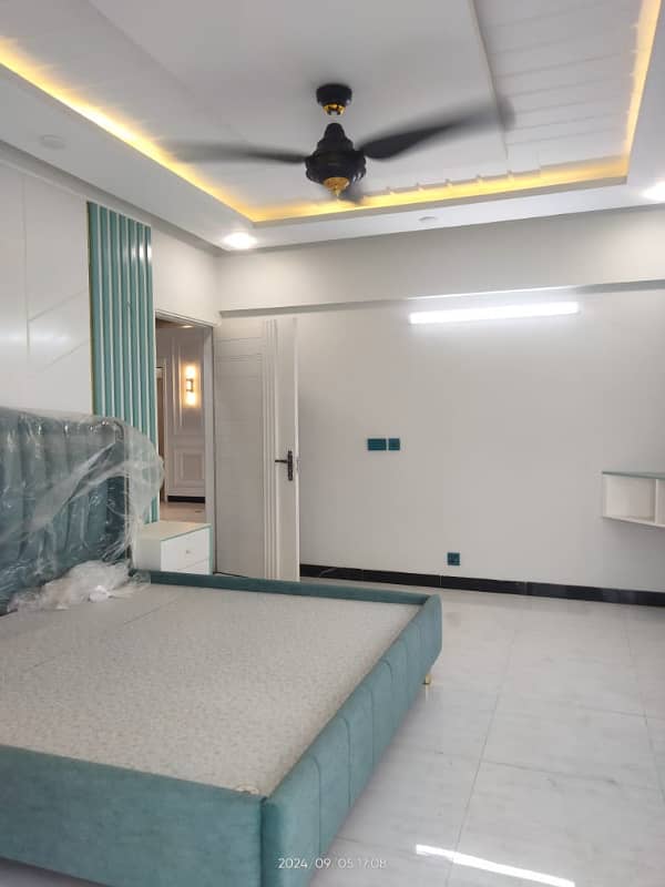 LUXURY 3 BED APARTMENT WITH TERRACE AVAILABLE FOR RENT IN CLIFTON 10