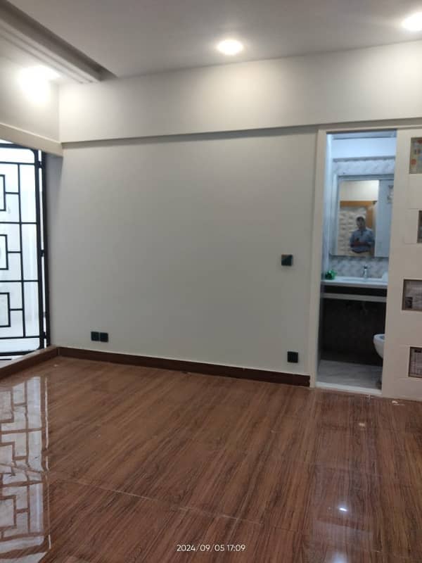 LUXURY 3 BED APARTMENT WITH TERRACE AVAILABLE FOR RENT IN CLIFTON 15