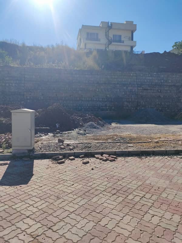 Possession Plot in Ideal Location Near Entrance, Masjid & Green Area 7