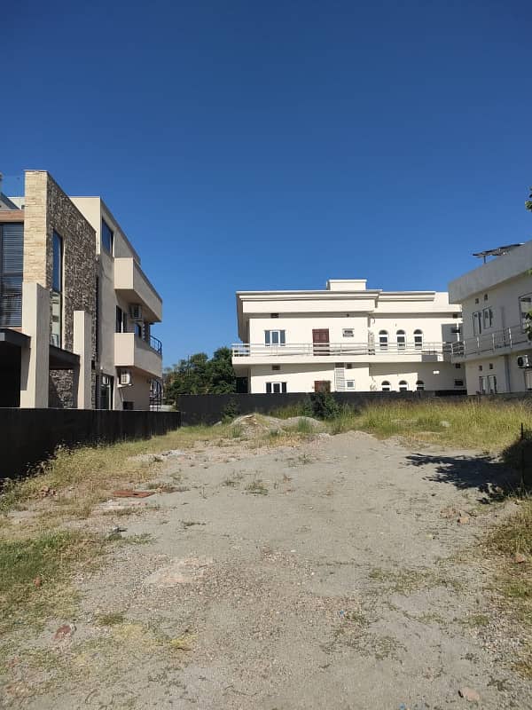 Possession Plot in Ideal Location Near Entrance, Masjid & Green Area 10