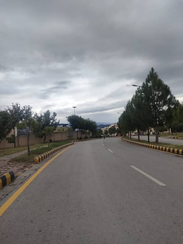 Possession Plot in Ideal Location Near Entrance, Masjid & Green Area 18