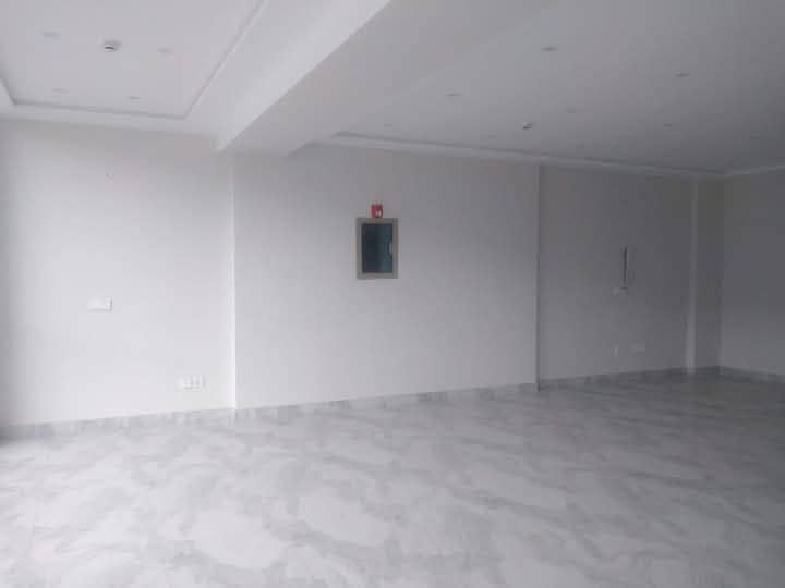 4 MARLA GROUND AND MEZZANINE FLOOR FOR RENT 1