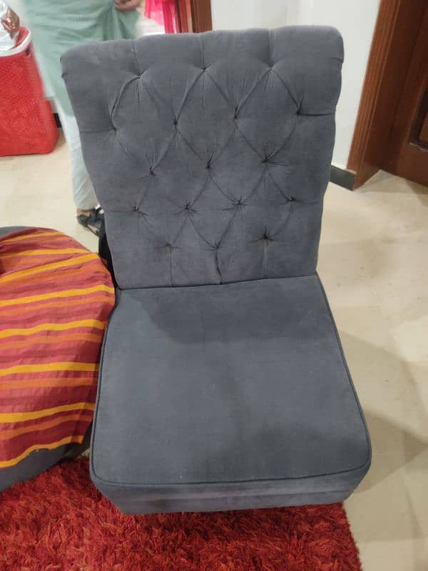 really good condition L shape sofa 3