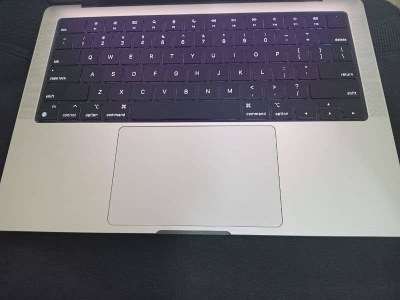 macbook pro 2023 m3 16gb 1tb under warranty 2