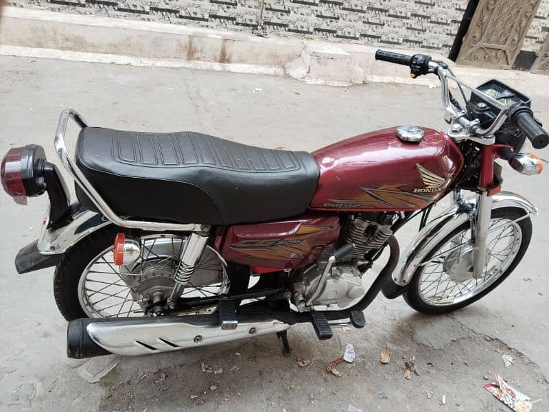 HONDA 125 / Model 2021 / Red Colour With Good Condition And Drive 5