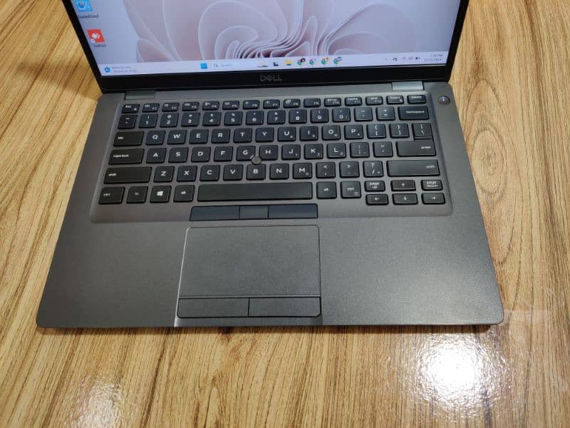 Dell 5400 8th Generation 16/256 Condition 10 / 10 Touch Secreen 7