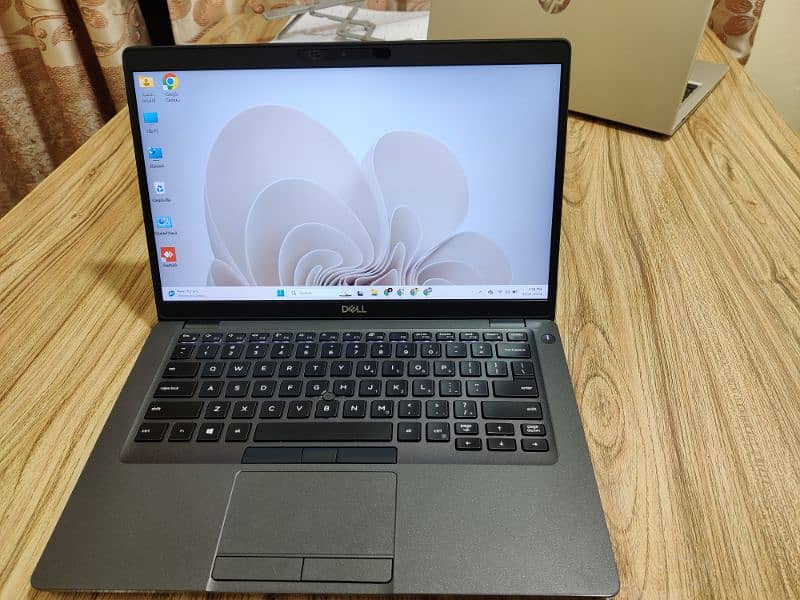 Dell 5400 8th Generation 16/256 Condition 10 / 10 Touch Secreen 8