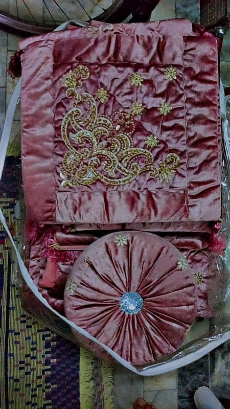 11 pics New valvet embroidery birdel bedsheets for sale 3